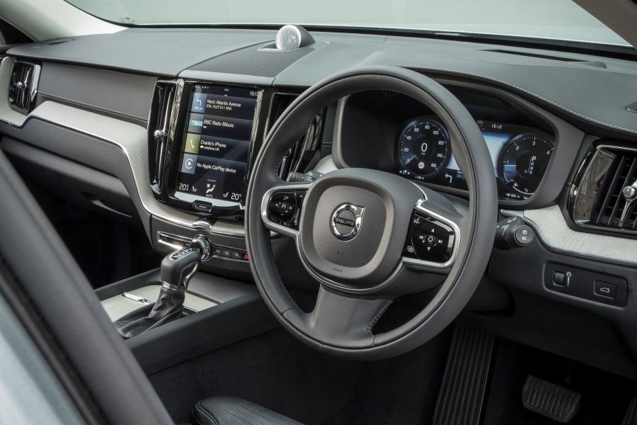 Интерьер Volvo XC60 D4 Inscription 2017 года  (UK) (фото 100 из 172)